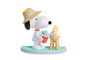 Happy Haul Peanuts Snoopy Figs In Box
